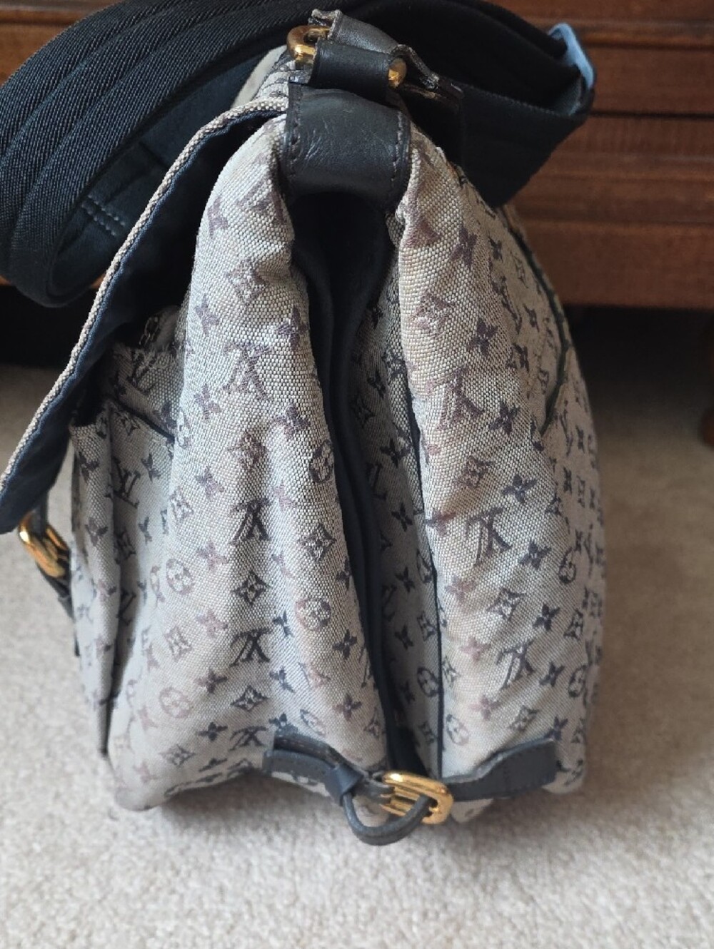 Louis Vuitton Mini Lin Messenger Bag - Picture 3 of 10